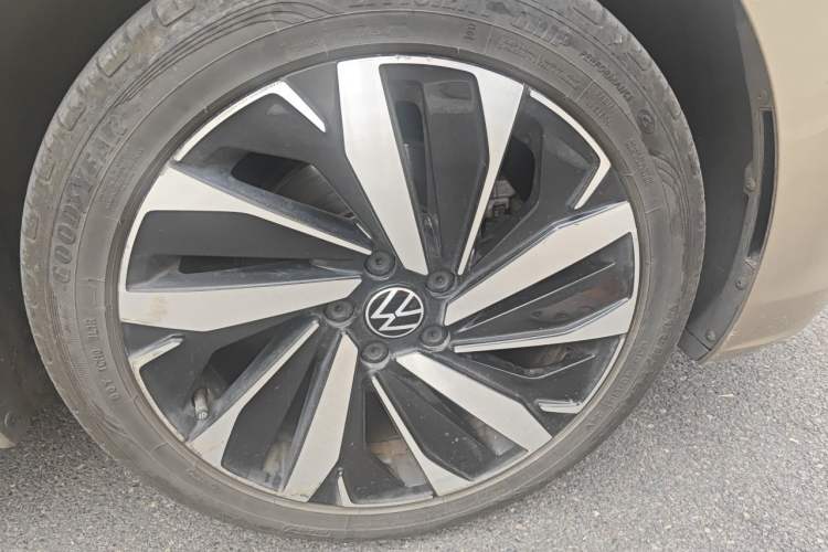 Used Volkswagen Passat 2022 330TSI Elite Edition Right Front Wheel Hub