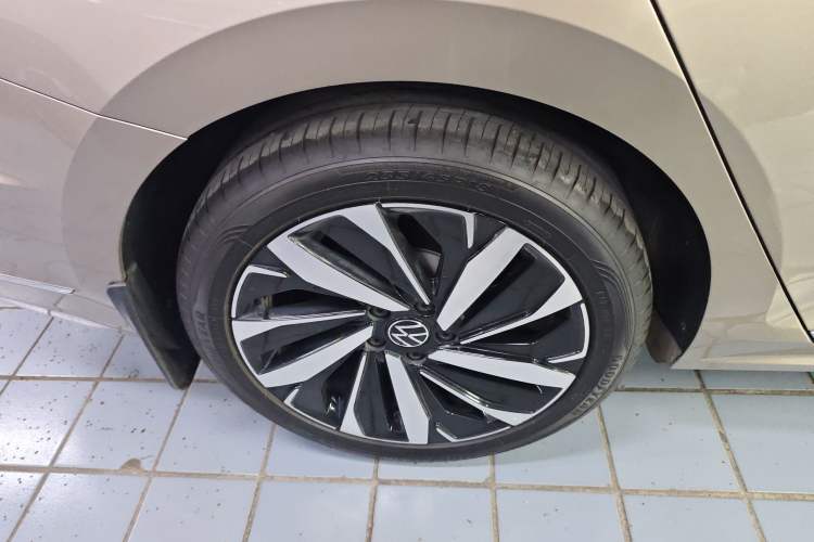 Used Volkswagen Passat 2022 330TSI Elite Edition Custom Version Right Rear Wheel Hub