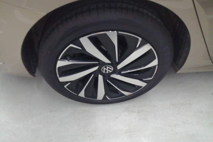Used Volkswagen Passat 2022 330TSI Starry Elite Edition Right Rear Wheel Hub