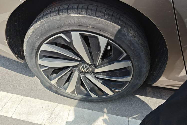 Used Volkswagen Passat 2022 330TSI Luxury Edition Right Rear Wheel Hub