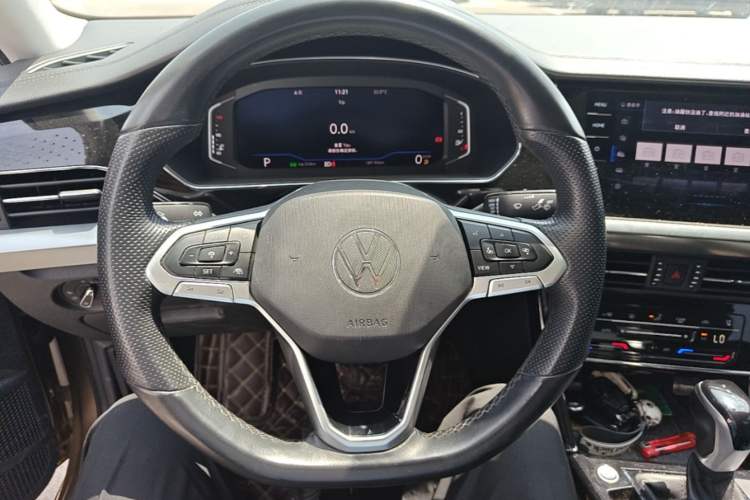 Used Volkswagen Passat 2022 330TSI Luxury Edition Steering Wheel
