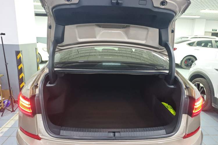 Used Volkswagen Passat 2022 330TSI Elite Edition Custom Version Trunk