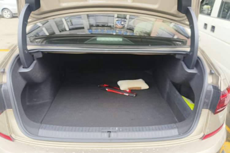 Used Volkswagen Passat 2022 330TSI Starry Luxury Edition – Exclusive Special Edition Trunk