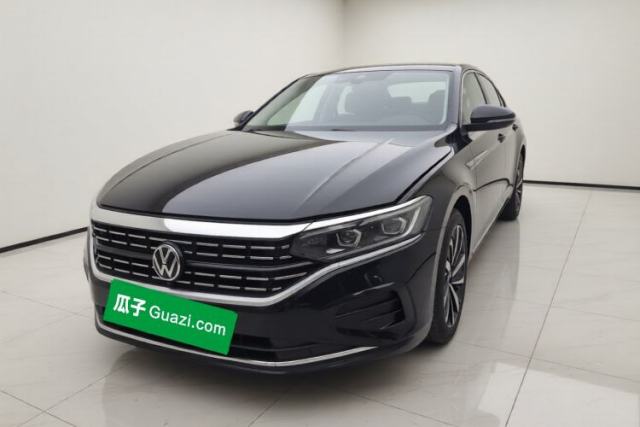 Volkswagen Passat 2023 Facelift 330TSI Luxury Edition مستعملة