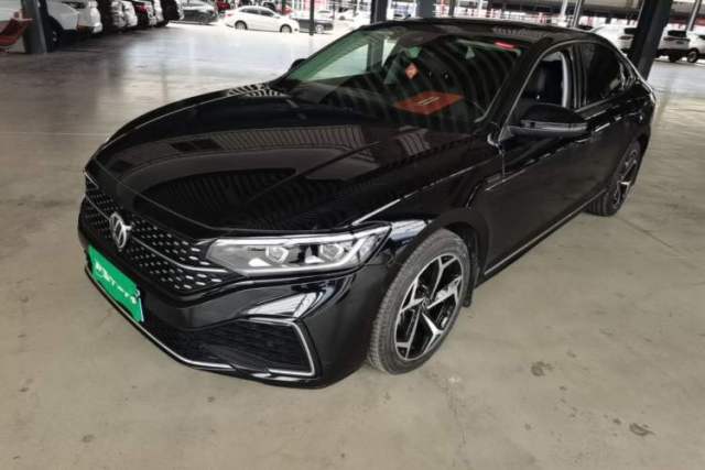 Ojetý Volkswagen Passat 2023 Restyled 330TSI Starry Luxury Edition
