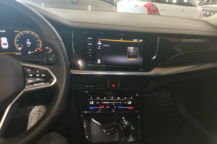 Used Volkswagen Passat 2023 Revised 330TSI Elite Edition Audio And AC Panel