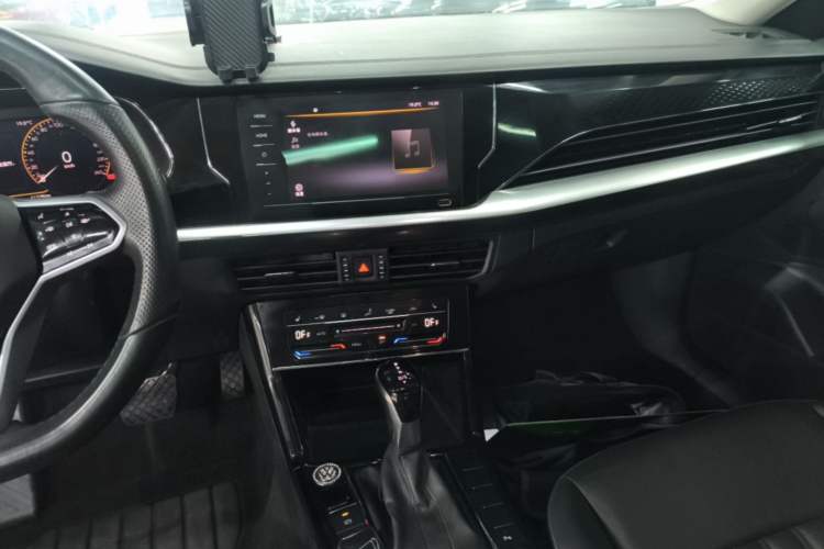 Used Volkswagen Passat 2023 Revised 330TSI Starry Elite Edition Audio And AC Panel