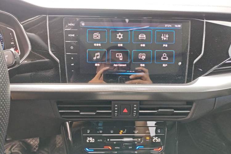 Used Volkswagen Passat 2023 Facelift 330TSI Luxury Edition Audio And AC Panel