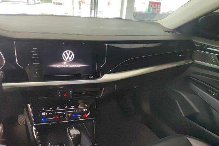 Used Volkswagen Passat 2023 Revised 330TSI Starry Elite Edition Audio And AC Panel