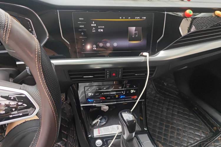 Used Volkswagen Passat 2023 330TSI Starry Elite Edition Audio And AC Panel