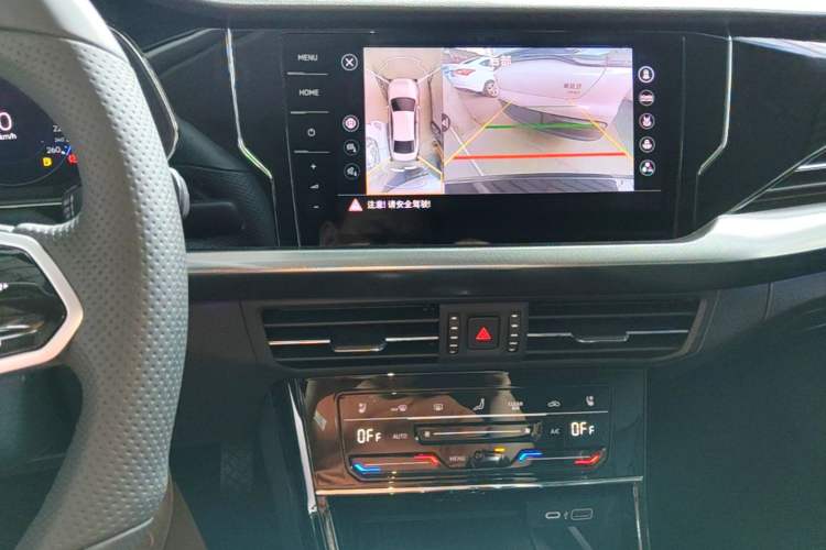 Used Volkswagen Passat 2023 Facelift 330TSI Luxury Edition Audio And AC Panel