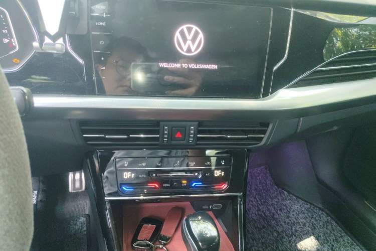 Used Volkswagen Passat 2023 Facelift 330TSI Prestige Edition Audio And AC Panel
