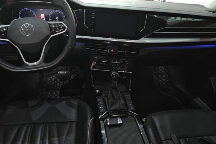 Used Volkswagen Passat 2023 380TSI Flagship Edition Audio And AC Panel