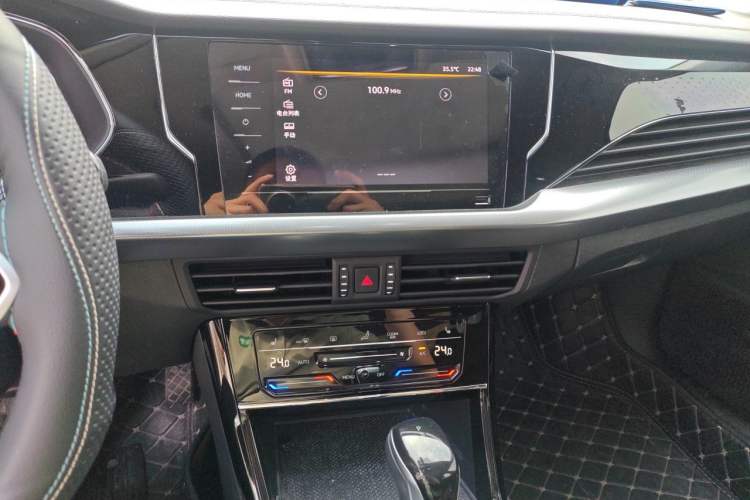 Used Volkswagen Passat 2023 Revised 330TSI Starry Elite Edition Audio And AC Panel