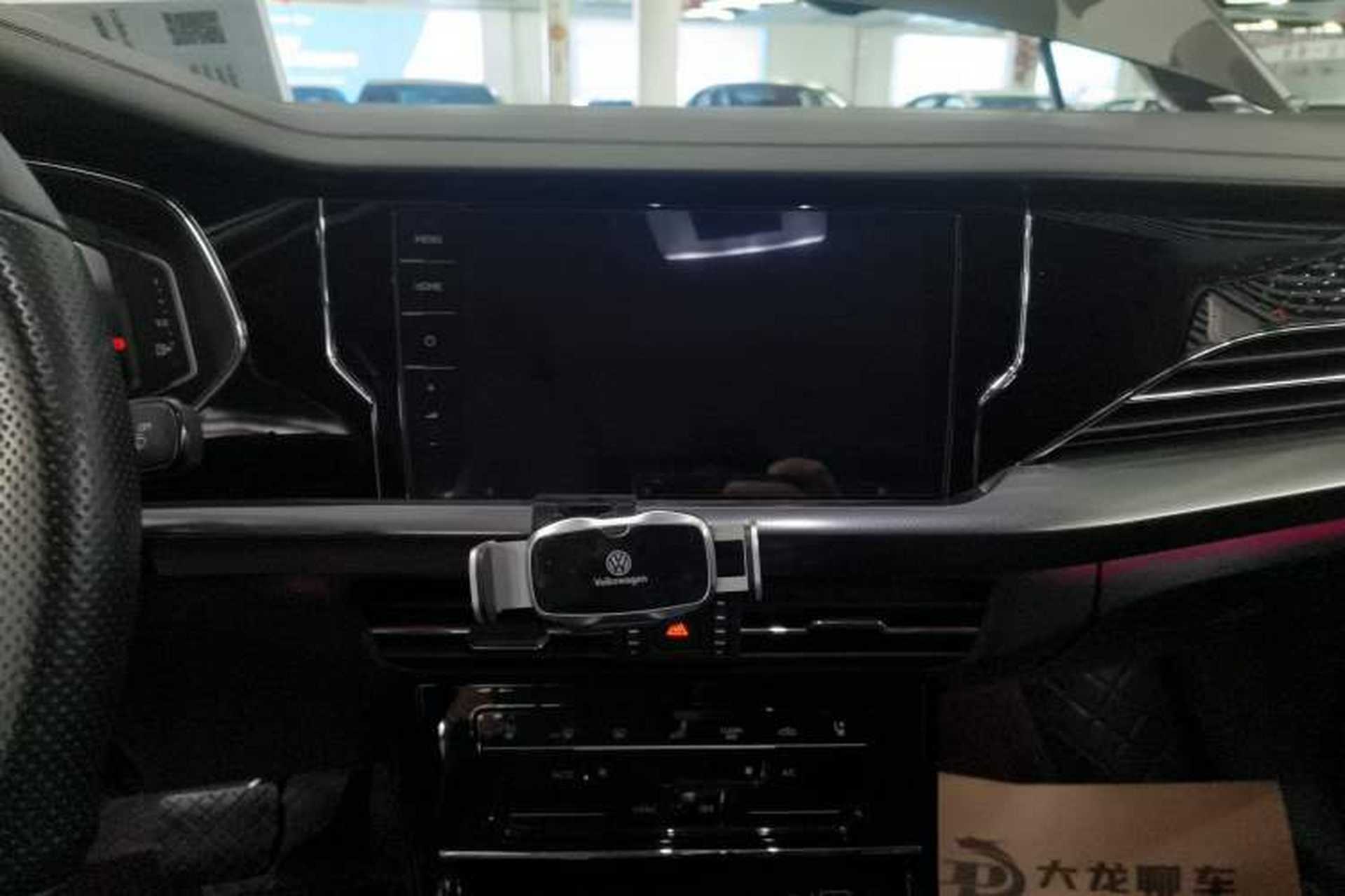 Used Volkswagen Passat 2023 330TSI Luxury Edition Audio And AC Panel