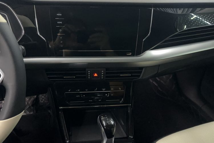 Used Volkswagen Passat 2023 Revised 330TSI Starry Elite Edition Audio And AC Panel