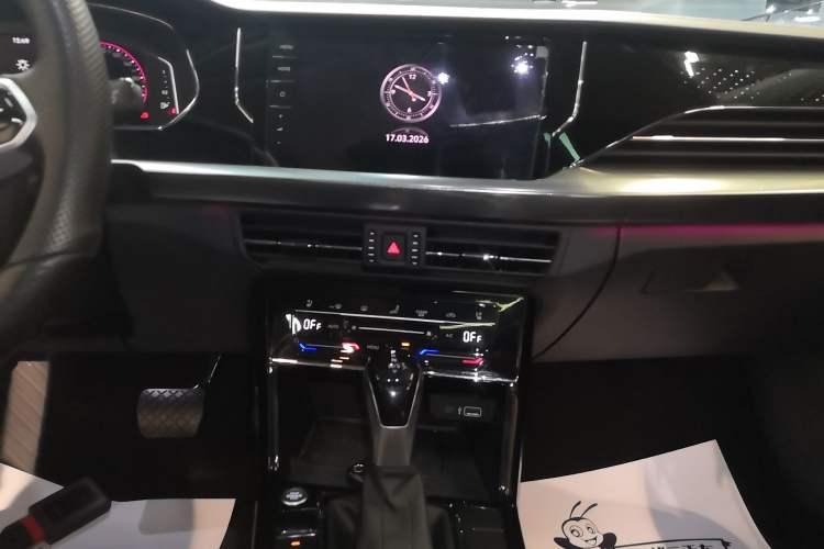 Used Volkswagen Passat 2023 Facelift 330TSI Luxury Edition Audio And AC Panel