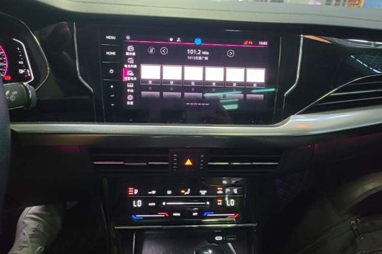 Used Volkswagen Passat 2023 Facelift 330TSI Prestige Edition Audio And AC Panel