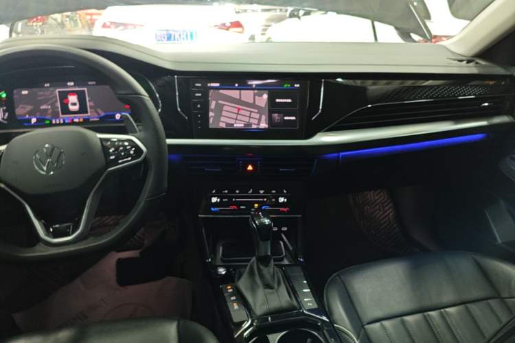Used Volkswagen Passat 2023 Revised 330TSI Starry Elite Edition Audio And AC Panel