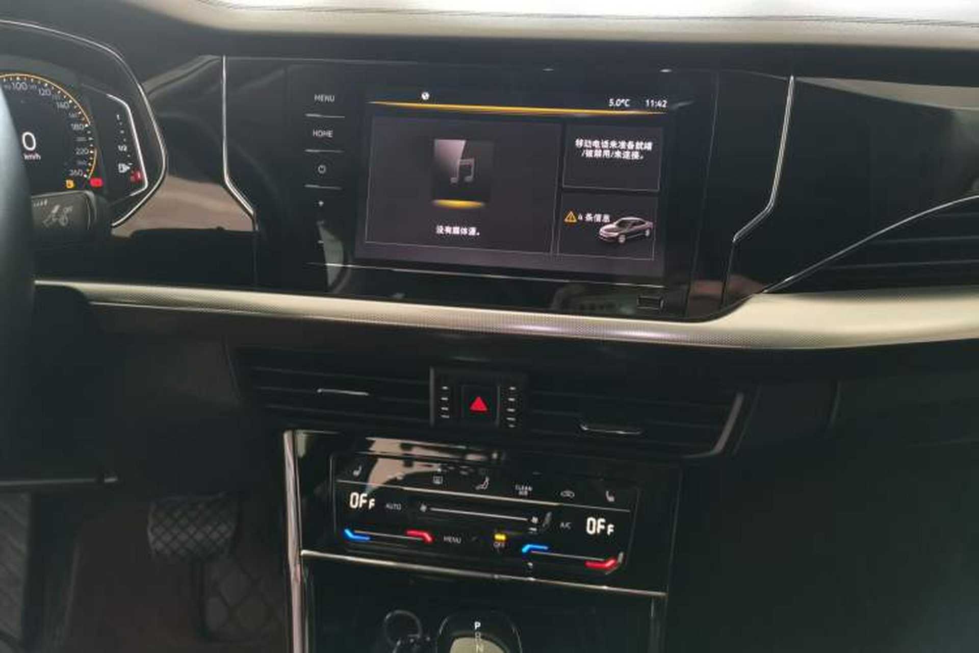 Used Volkswagen Passat 2023 Revised 330TSI Elite Edition Audio And AC Panel