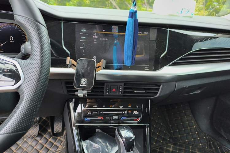 Used Volkswagen Passat 2023 330TSI Starry Elite Edition Audio And AC Panel
