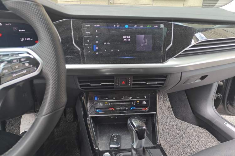Used Volkswagen Passat 2023 380TSI Flagship Edition Audio And AC Panel
