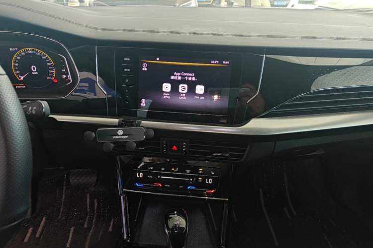 Used Volkswagen Passat 2023 Revised 330TSI Starry Elite Edition Audio And AC Panel
