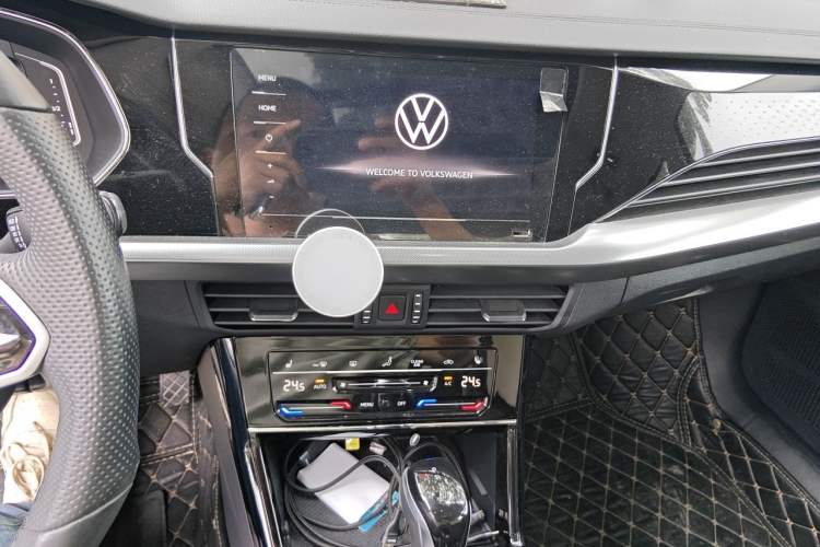 Used Volkswagen Passat 2023 Revised 330TSI Starry Elite Edition Audio And AC Panel