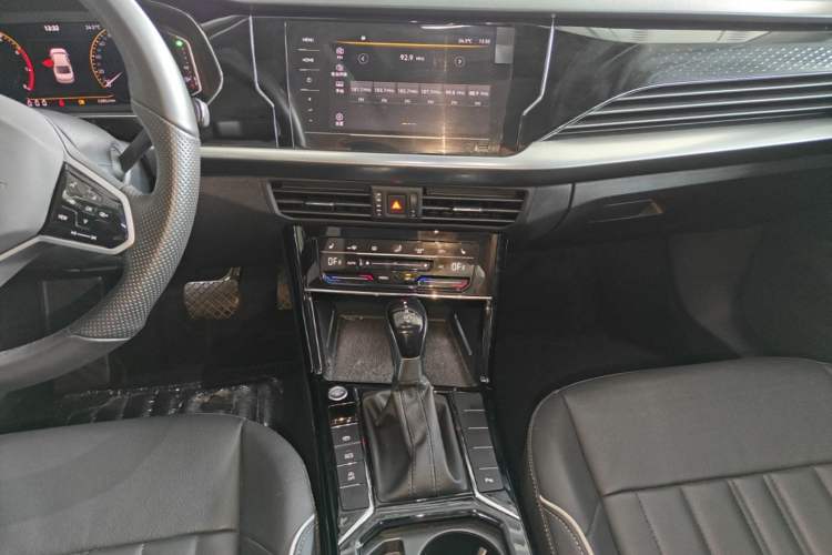 Used Volkswagen Passat 2023 330TSI Elite Edition Audio And AC Panel