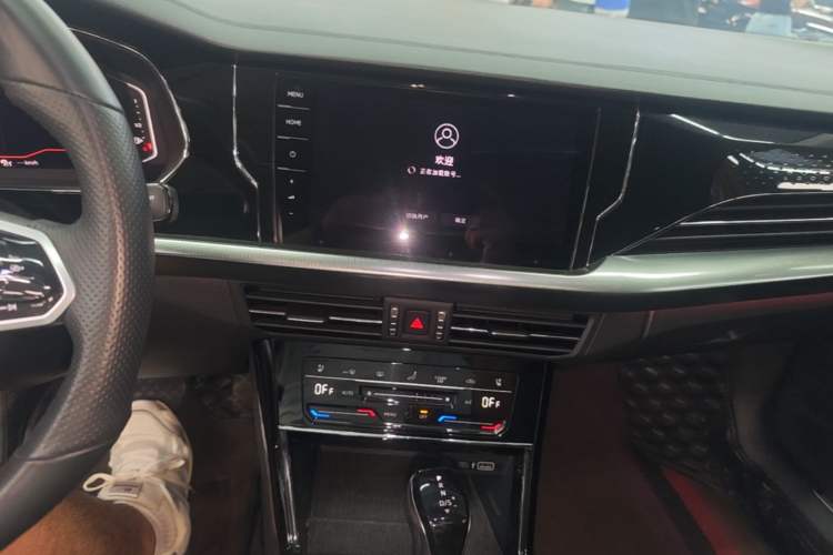 Used Volkswagen Passat 2023 Facelift 330TSI Luxury Edition Audio And AC Panel