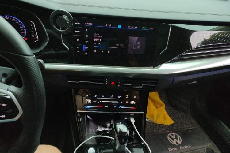 Used Volkswagen Passat 2023 330TSI Prestige Edition Audio And AC Panel