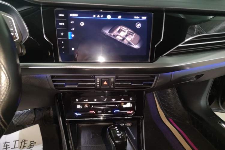 Used Volkswagen Passat 2023 330TSI Luxury Edition Audio And AC Panel