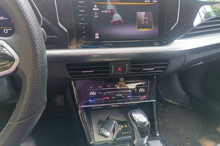 Used Volkswagen Passat 2023 Revised 330TSI Elite Edition Audio And AC Panel