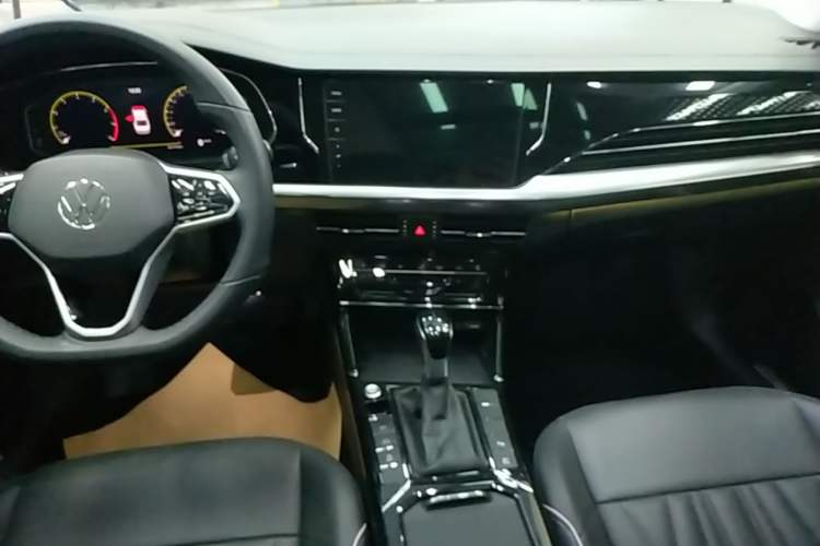 Used Volkswagen Passat 2023 330TSI Starry Luxury Edition Audio And AC Panel