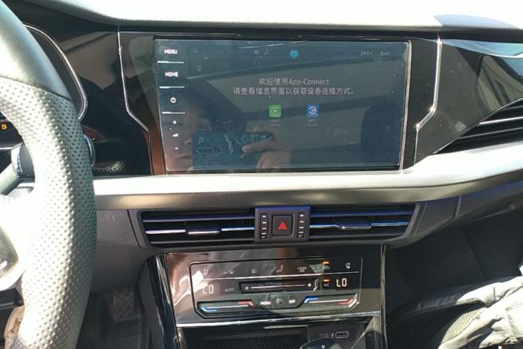 Used Volkswagen Passat 2023 Facelift 330TSI Luxury Edition Audio And AC Panel