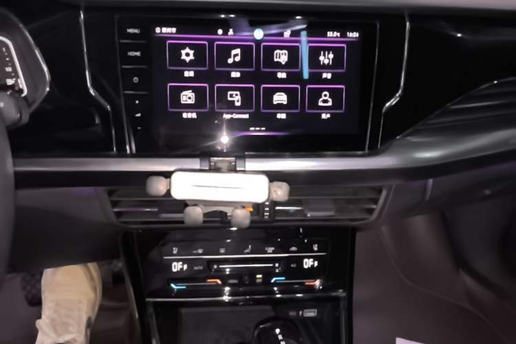 Used Volkswagen Passat 2023 Facelift 330TSI Luxury Edition Audio And AC Panel
