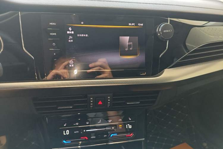 Used Volkswagen Passat 2023 Revised 330TSI Elite Edition Audio And AC Panel