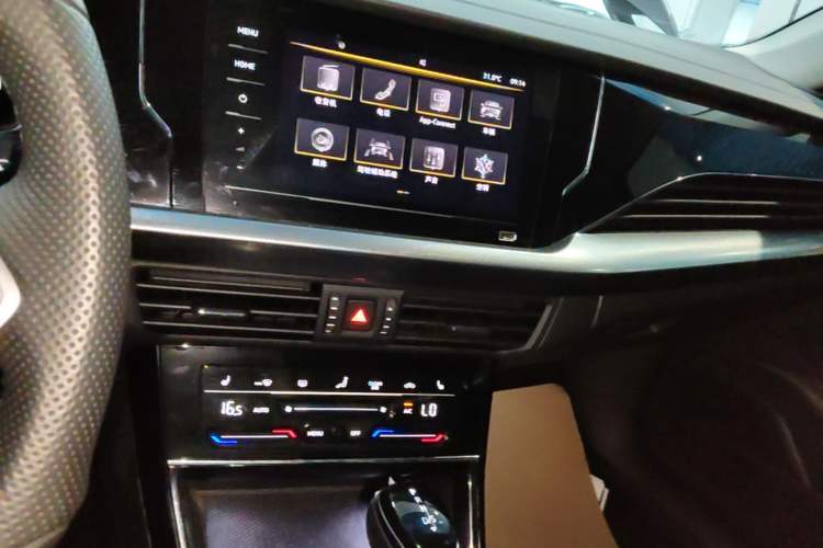 Used Volkswagen Passat 2023 Revised 330TSI Starry Elite Edition Audio And AC Panel