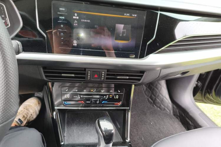 Used Volkswagen Passat 2023 Revised 330TSI Elite Edition Audio And AC Panel