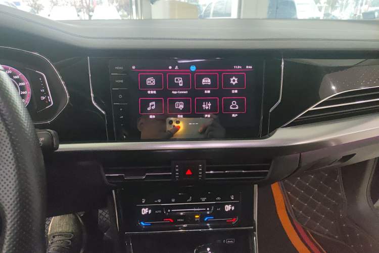 Used Volkswagen Passat 2023 380TSI Luxury Edition Audio And AC Panel