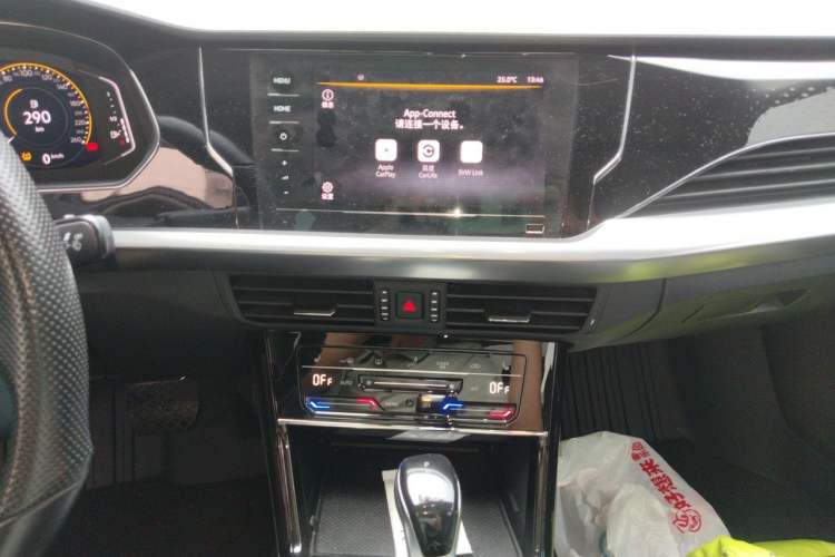 Used Volkswagen Passat 2023 Revised 330TSI Starry Elite Edition Audio And AC Panel