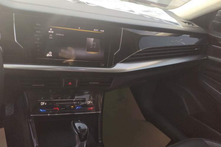 Used Volkswagen Passat 2023 Revised 330TSI Starry Elite Edition Audio And AC Panel