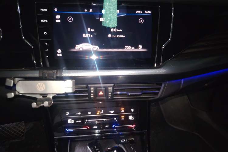 Used Volkswagen Passat 2023 Facelift 330TSI Luxury Edition Audio And AC Panel