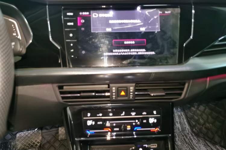Used Volkswagen Passat 2023 Facelift 330TSI Luxury Edition Audio And AC Panel