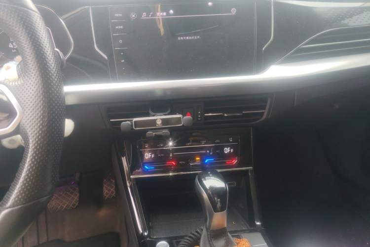 Used Volkswagen Passat 2023 Facelift 330TSI Luxury Edition Audio And AC Panel