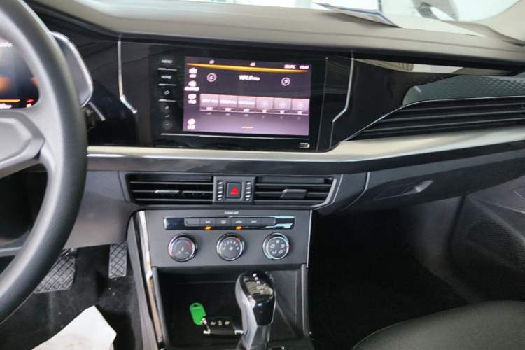 Used Volkswagen Passat 2023 280TSI Business Edition Audio And AC Panel