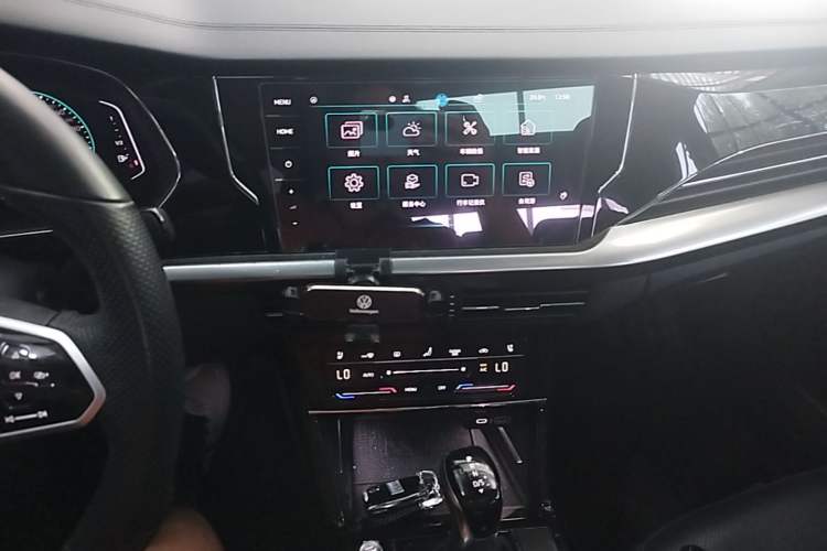 Used Volkswagen Passat 2023 Facelift 330TSI Luxury Edition Audio And AC Panel