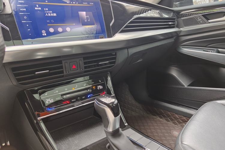 Used Volkswagen Passat 2023 Revised 330TSI Elite Edition Audio And AC Panel
