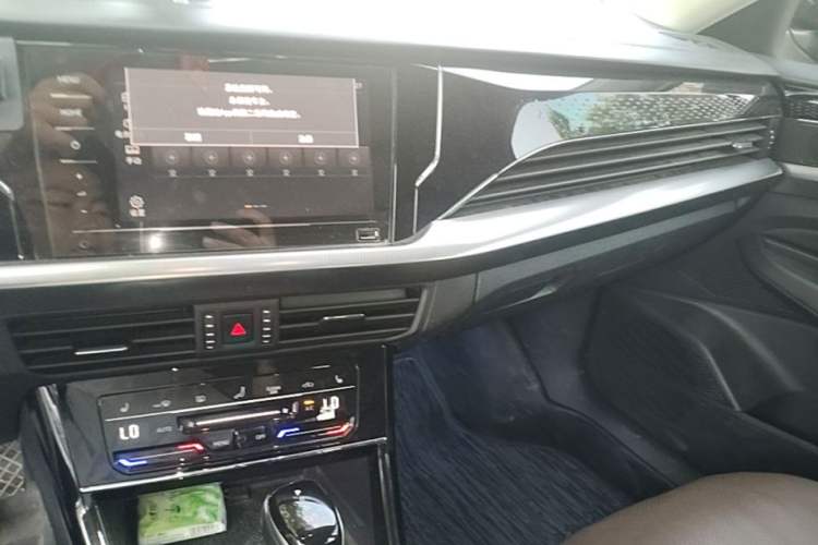 Used Volkswagen Passat 2023 330TSI Elite Edition Audio And AC Panel
