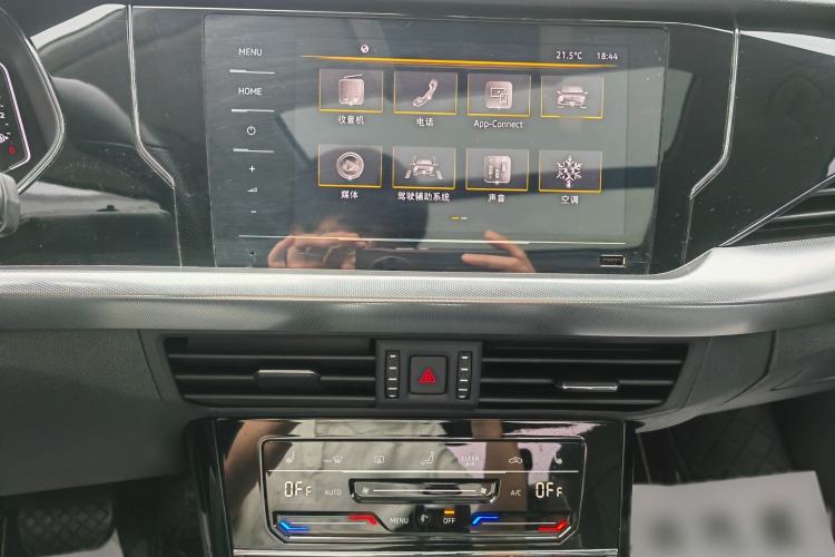 Used Volkswagen Passat 2023 330TSI Starry Elite Edition Audio And AC Panel